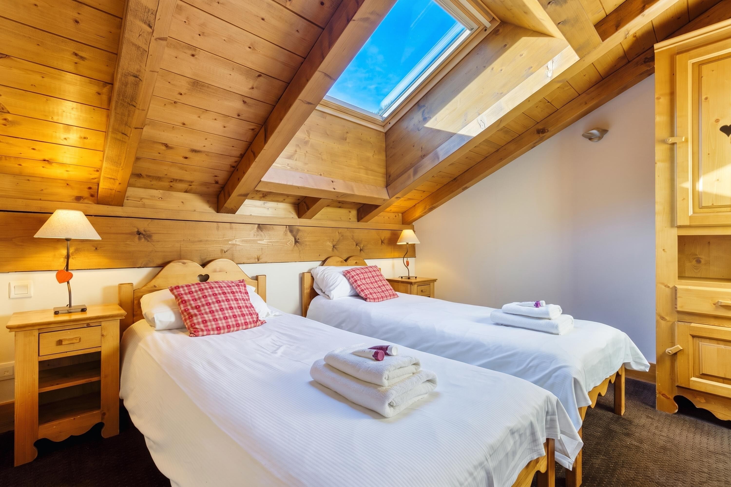 Appartement Familial, 4 chambres, balcon (V Balme 22: Beside Ski Lift; Pool,)
