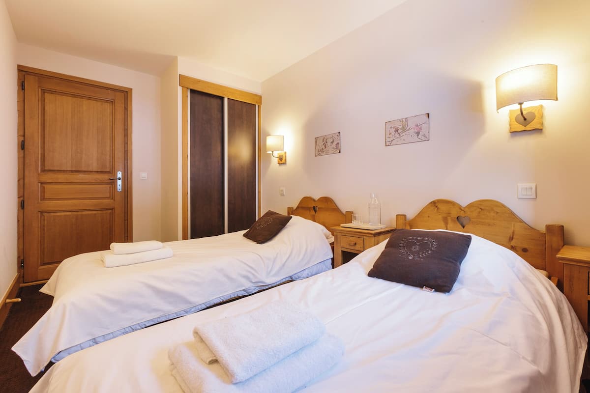 Family Apartment, 3 Bedrooms, 2 Bathrooms (Vallorcine Loriaz 35 ski in / ski out) | 2 bedrooms, premium bedding, individually decorated