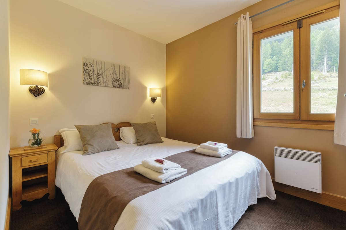 2 bedrooms, premium bedding, individually decorated