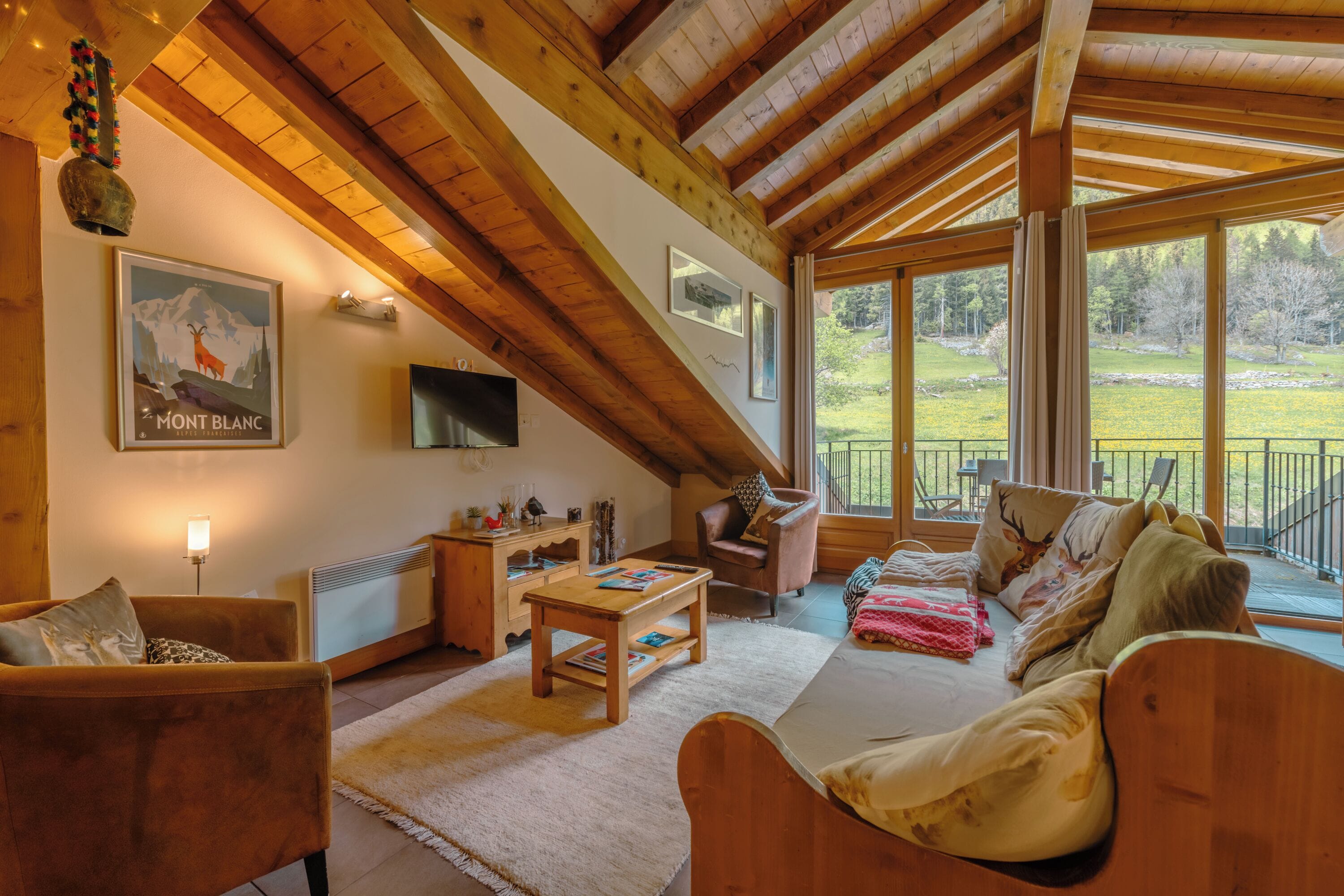 อพาร์ทเมนท์สำหรับครอบครัว, หลายห้องนอน, 2 ห้องน้ำ (Vallorcine Loriaz 44) | ห้องนั่งเล่น | ทีวีจอแบน, ช่องภาพยนตร์ใหม่, พื้นอุ่น