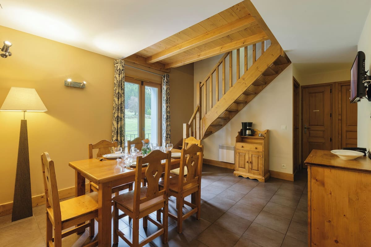 Family Apartment, 2 Bedrooms (Vallorcine Buet 54 ski in / ski out) | Dining room