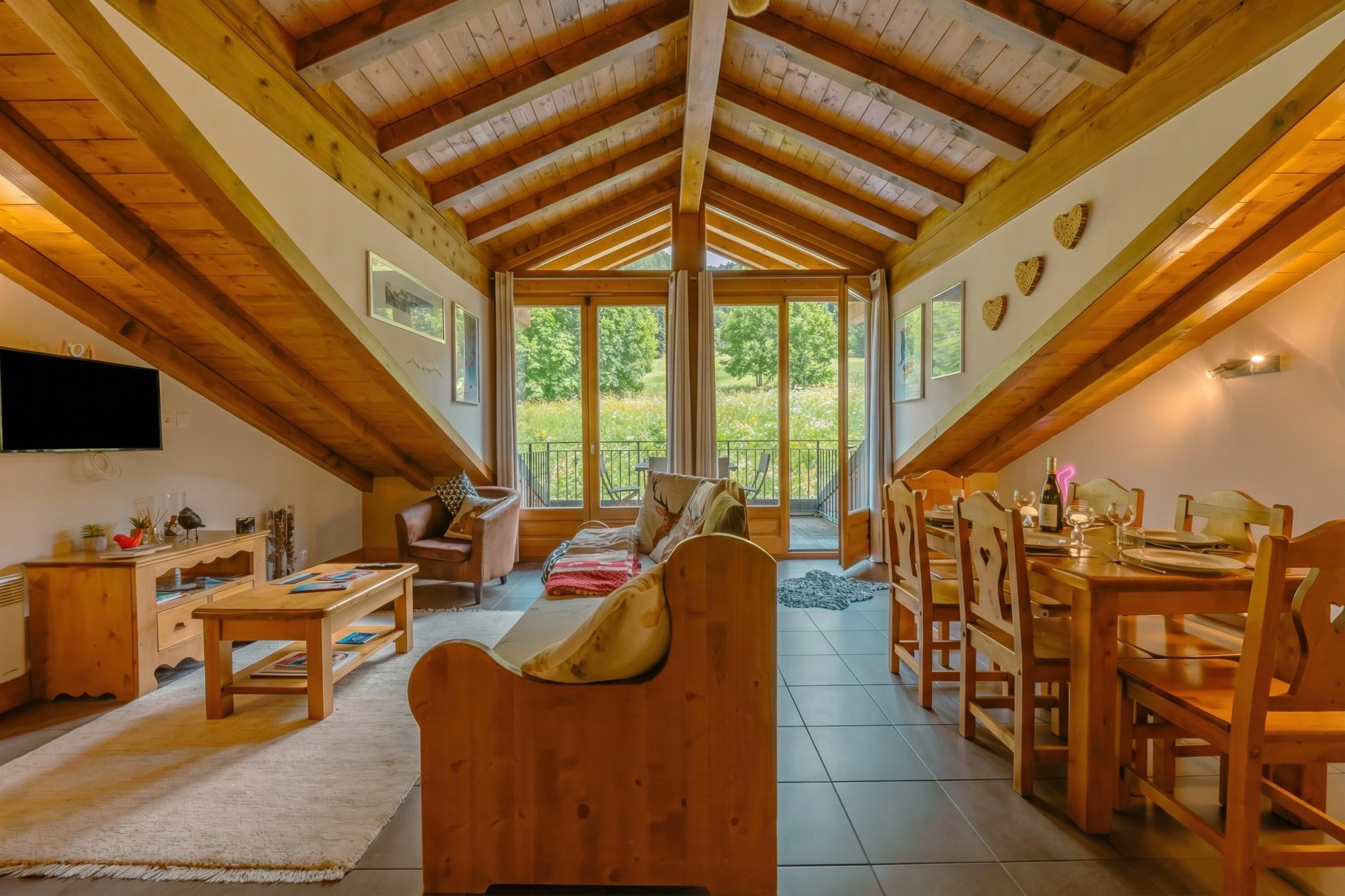Appartement Familial, plusieurs chambres, 2 salles de bains (Vallorcine Loriaz 44 ski in / ski out) | Coin séjour | Télévision à écran plat, films en première diffusion