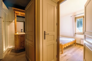 Familienapartment, 1 Schlafzimmer (Vallorcine Buet 41 ski in / ski out) | Badezimmer | Duschwanne, kostenlose Toilettenartikel, Haartrockner, Handtücher