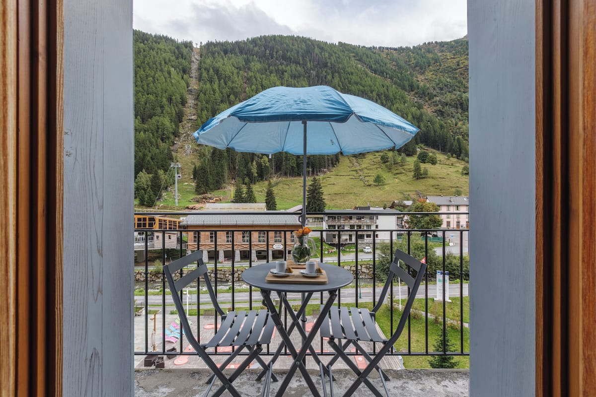 Family Apartment, 3 Bedrooms, 2 Bathrooms (Vallorcine Buet 52 ski in / ski out) | Balcony