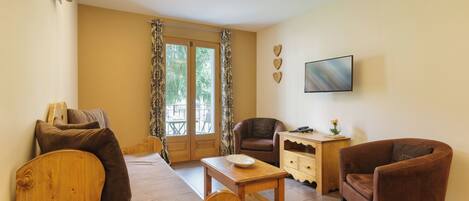 Télévision à écran plat, films en première diffusion