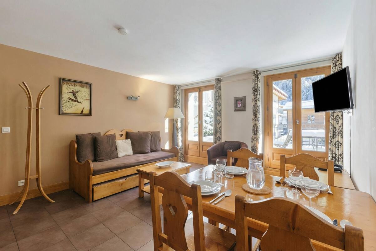 Appartement Familial, 1 chambre, four à micro-ondes (V Loriaz 13: Beside Ski Lift; Pool,) | Coin séjour