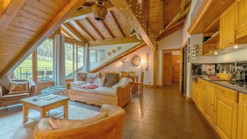 Appartement Familial, 2 chambres, 2 salles de bains (Vallorcine Loriaz 44) | Salle de séjour | Télévision à écran plat, films en premiÚre diffusion