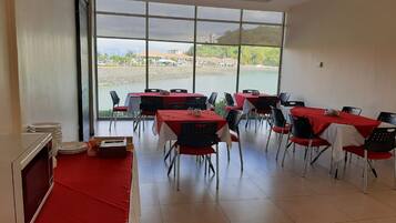 Daily continental breakfast (PAB 7.00 per person)