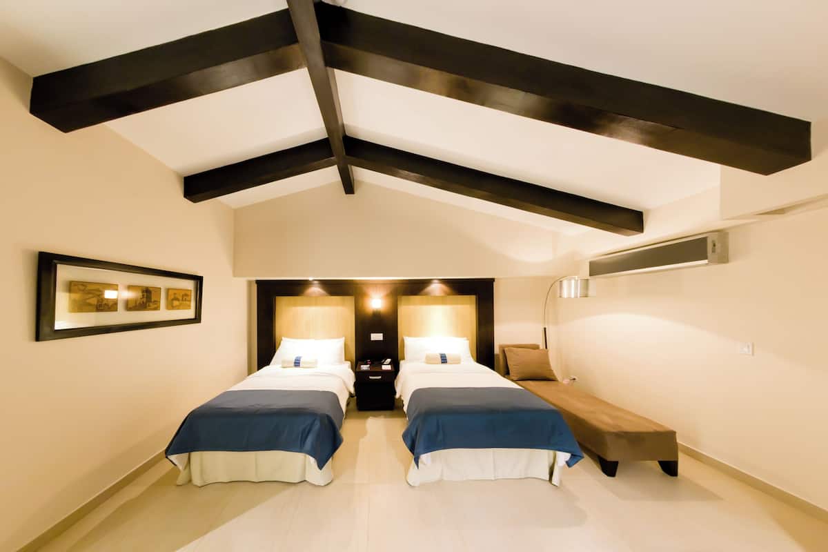 Down duvets, in-room safe, desk, free WiFi