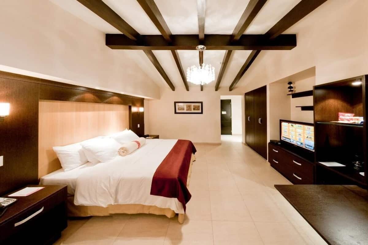 Down duvets, in-room safe, desk, free WiFi