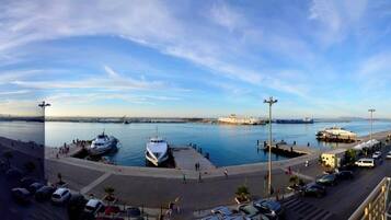 Suite (4 pax) | Select Comfort-bedden, een minibar, een bureau, geluiddichte muren