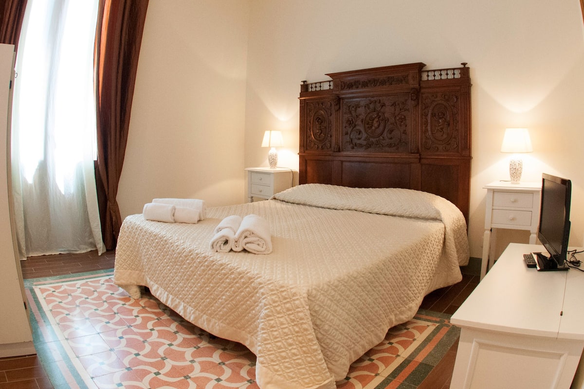 Double Room, Partial Sea View | Select Comfort beds, minibar, desk, soundproofing