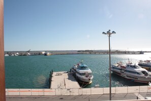 A marina with two boats docked at a pier. - B&b Belveliero (Trapani)