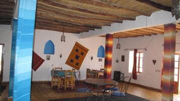 Phục vụ bữa sáng, bữa trưa, bữa tối, món Maroc, dùng bữa ngoài trời