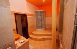 Double or Twin Room | Bathroom | Shower, bidet, towels - Hotel Concordia (Palermo)