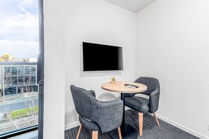 Standard Room, 1 Queen Bed, Non Smoking | Premium bedding, desk, blackout drapes, iron/ironing board - Quality Apartments North Melbourne (North Melbourne)