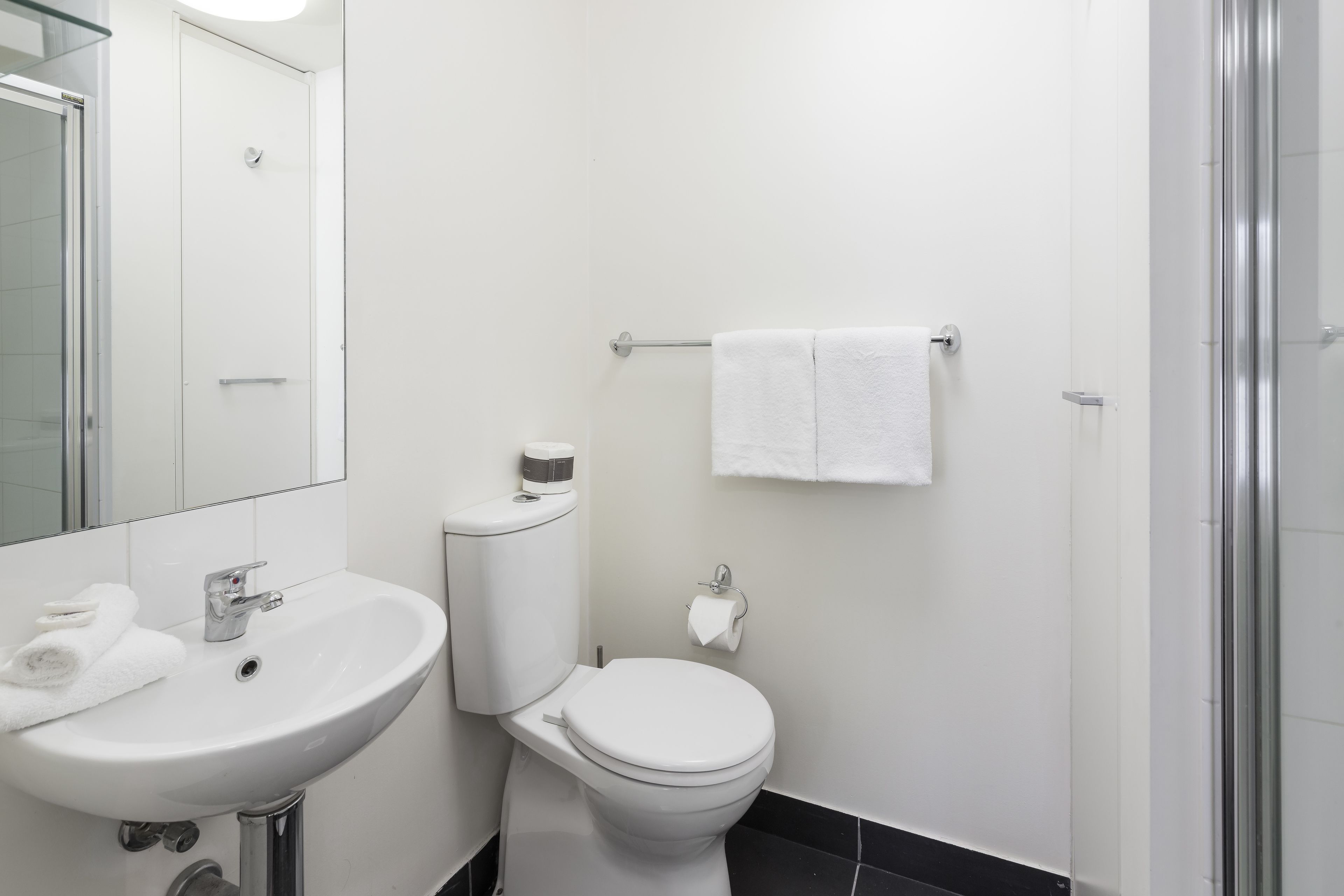 Quality Apartments North Melbourne — image 8