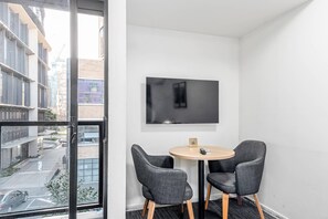 Quarto standard, 2 camas de solteiro, para não fumantes | Roupas de cama premium, escrivaninha, cortinas blackout