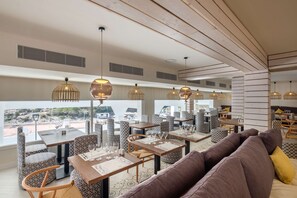 Se sirven desayunos, cenas y cocina internacional