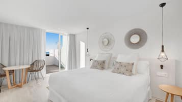 Premium bedding, in-room safe, blackout drapes, free WiFi