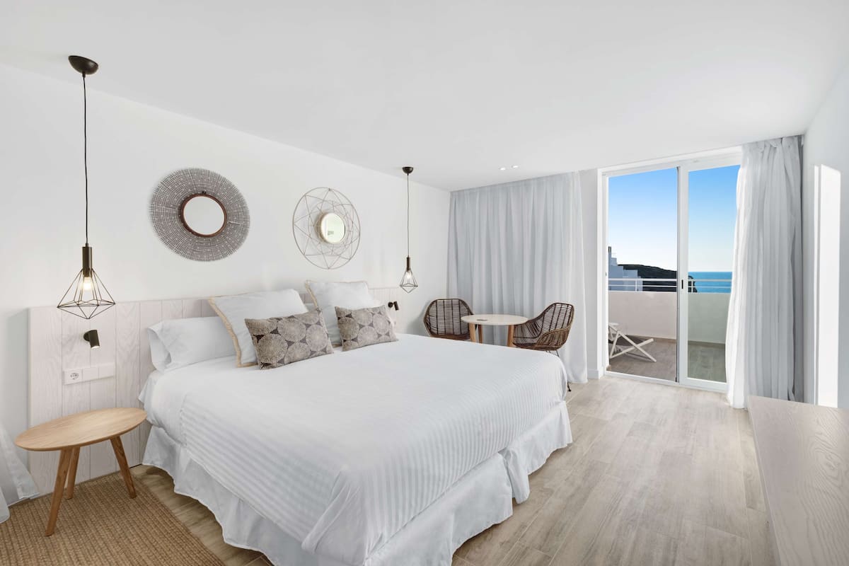 1 Schlafzimmer, hochwertige Bettwaren, Zimmersafe, Verdunkelungsvorhänge