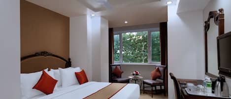 Deluxe kamer, 1 tweepersoonsbed of 2 eenpersoonsbedden | Luxe beddengoed, een kluis op de kamer, een bureau, een laptopwerkplek