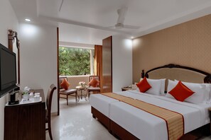 Deluxe Room, 1 Double or 2 Twin Beds | Premium bedding, in-room safe, desk, laptop workspace - Hotel Suba Palace (Mumbai)
