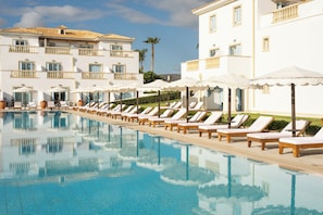5 outdoor pools, open 8:00 AM to 7:00 PM, pool umbrellas, sun loungers