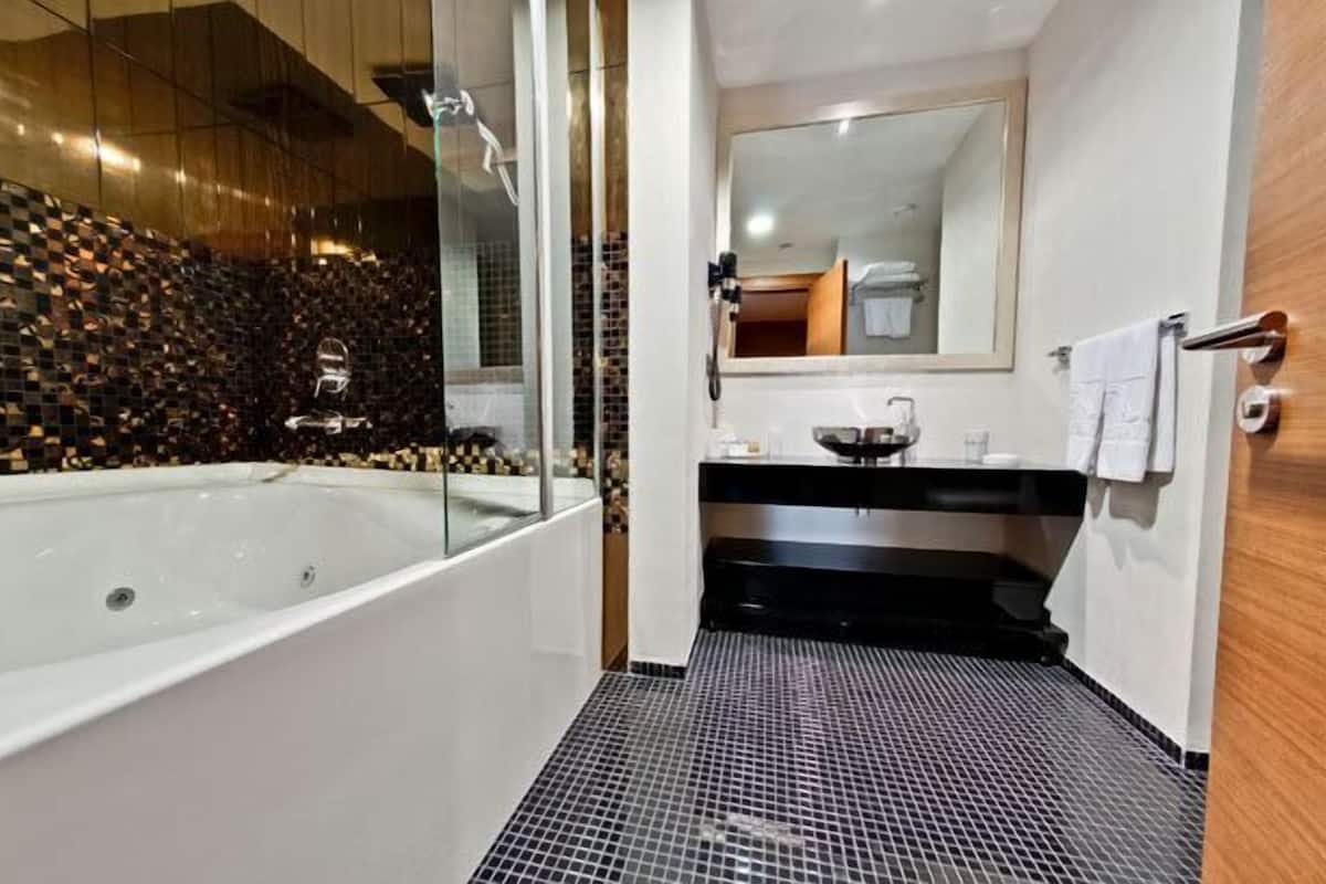 exclusive suite | bathroom | hair dryer, bathrobes, slippers, towels