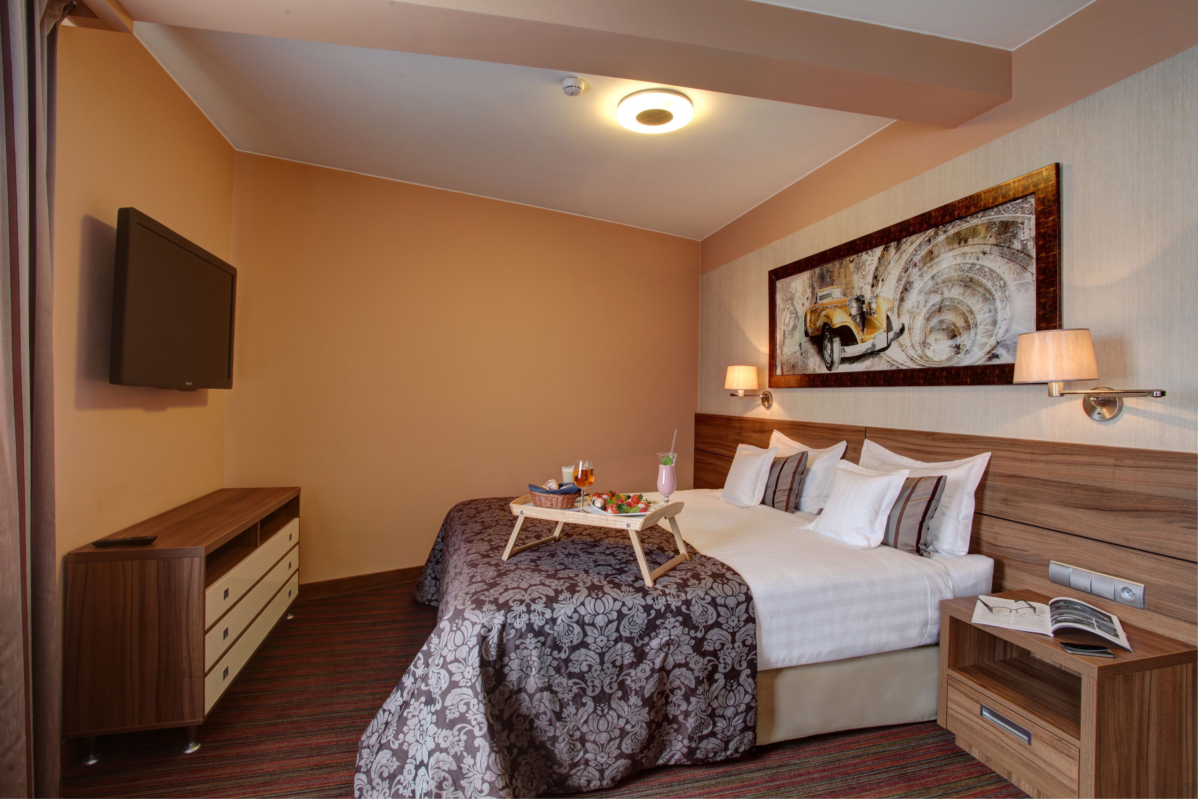 junior suite | premium bedding, minibar, in-room safe, desk
