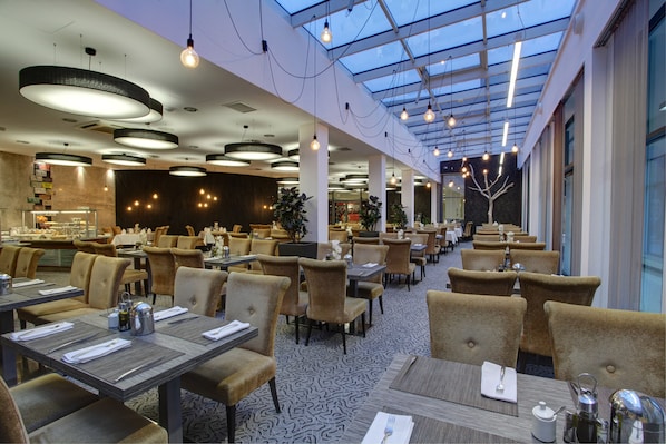 TĂ€gliches FrĂŒhstĂŒcksbuffet (85 PLN pro Person)