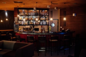 Bar (trong khuôn viên)