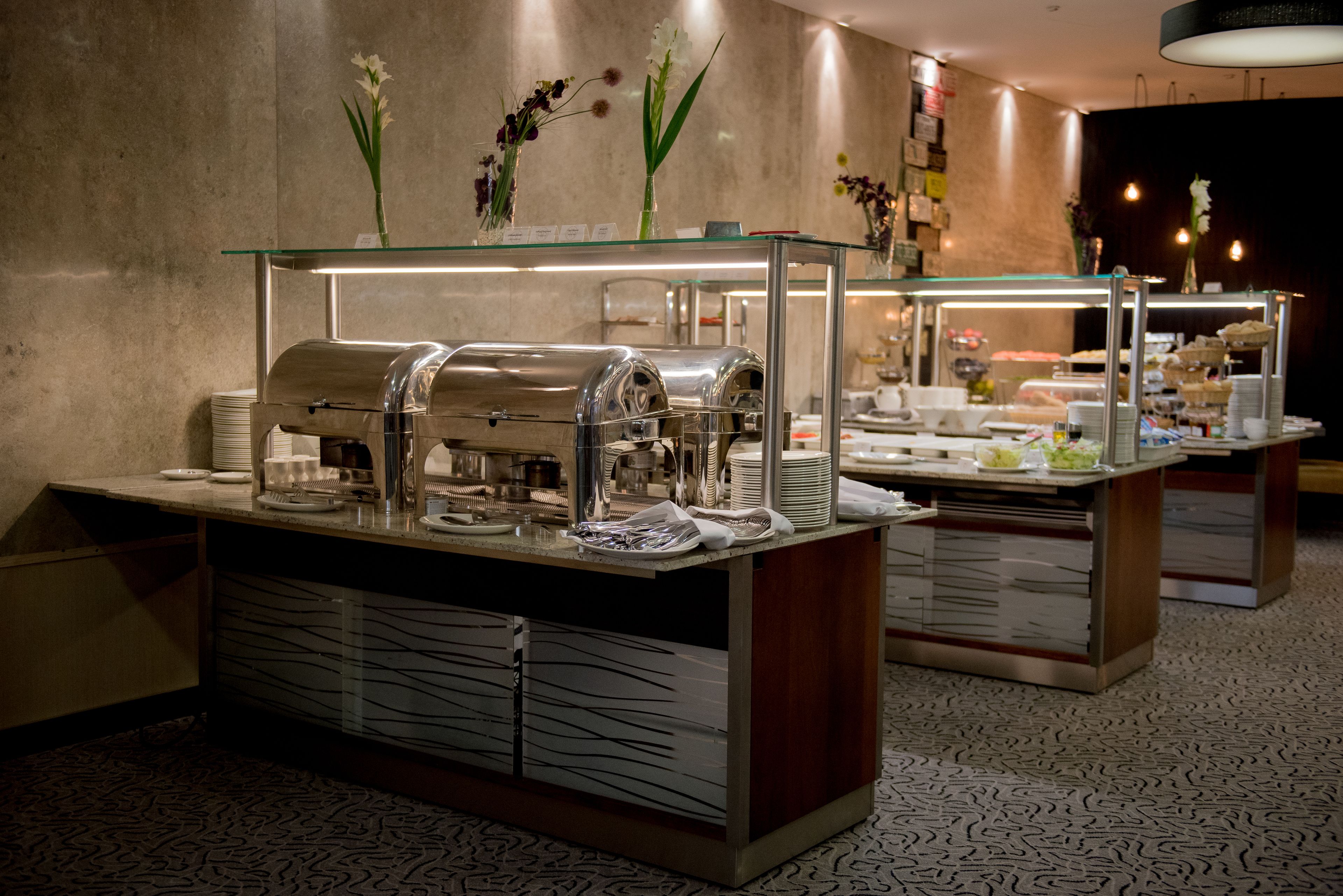 daily buffet breakfast (pln 85 per person)