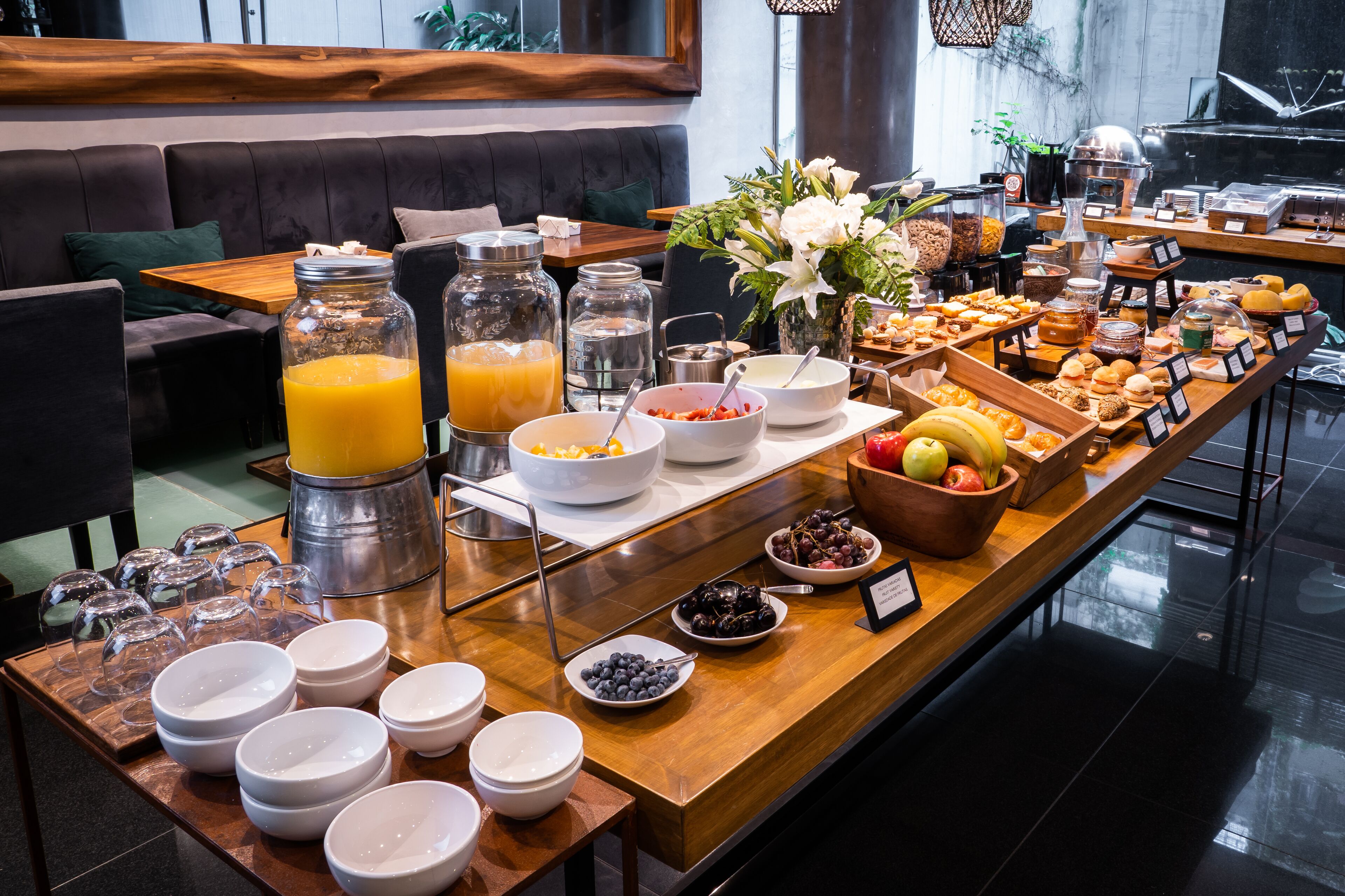 free daily full breakfast