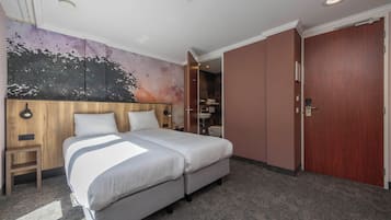 Standard Double Room | 1 bedroom, in-room safe, desk, blackout drapes