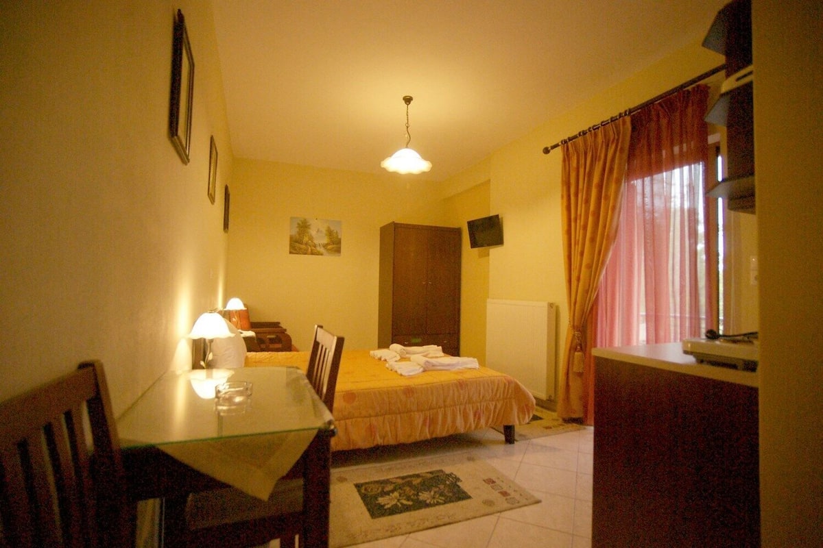 Studio, Lake View (for 3) | In-room safe, iron/ironing board, free WiFi