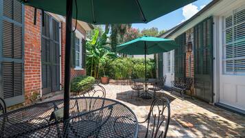 Utsikt mot innergård