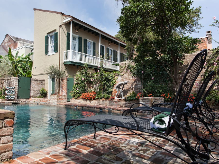 AuĂenpool, LiegestĂŒhle