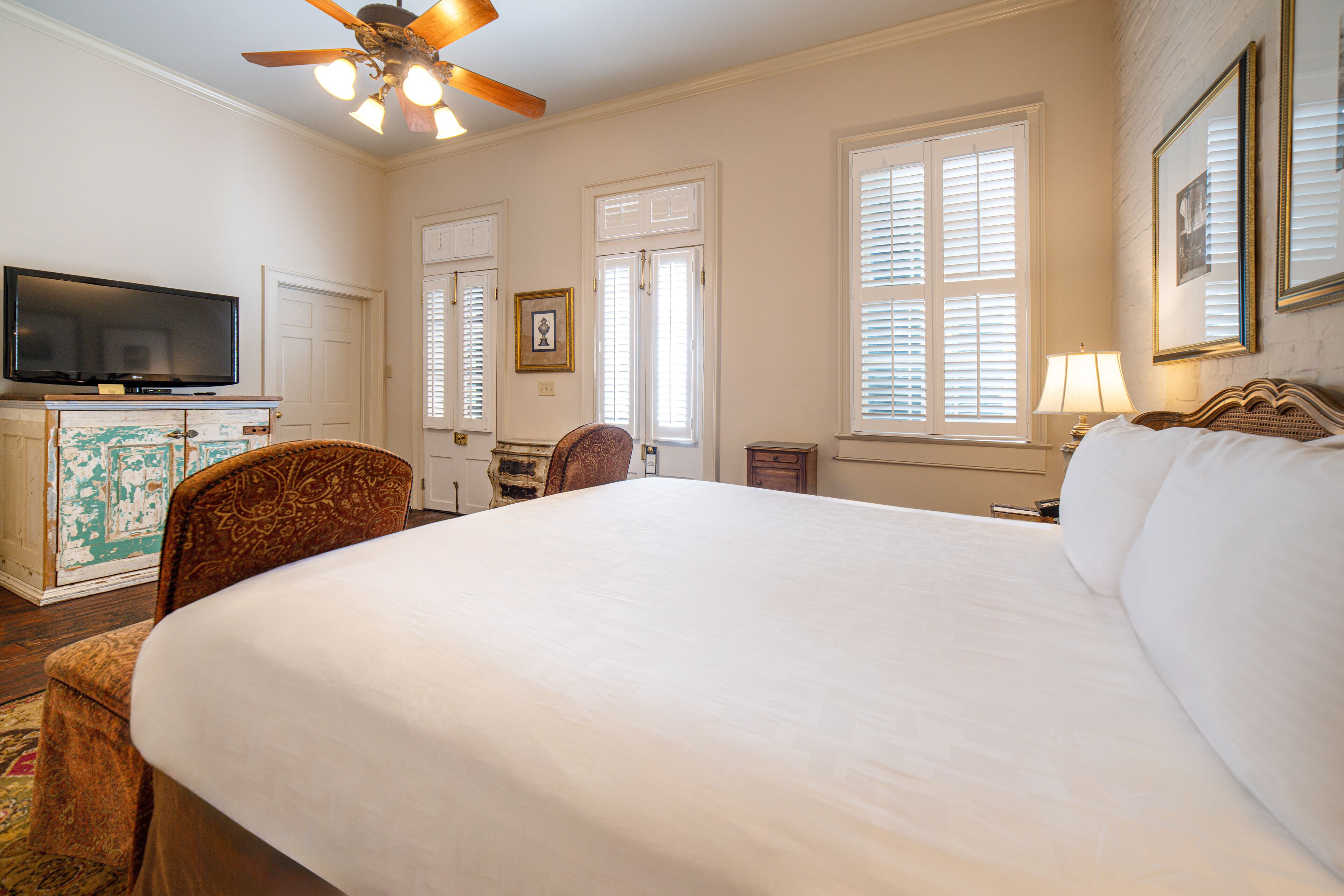 audubon cottage 7 | premium bedding, pillow-top beds, free minibar, in-room safe
