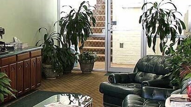 Lobby sitting area - Greenes Motel Boone (Boone)