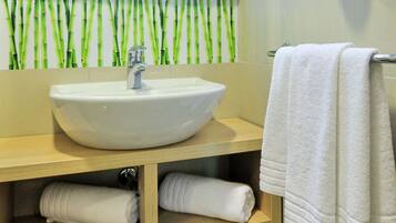 淋浴設備、免費梳洗用品、風筒、提供毛巾