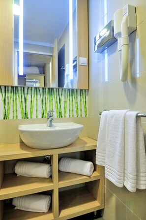Shower, free toiletries, hair dryer, towels