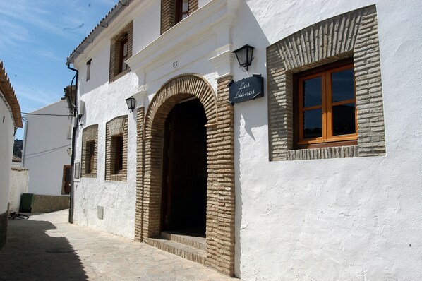 Front of property - TUGASA Hotel La Posada (Villaluenga del Rosario)