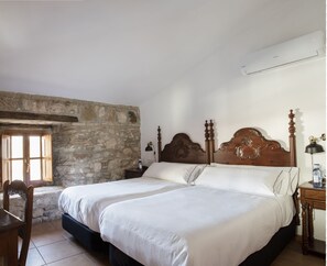 Twin Room | Premium bedding, minibar, desk, free WiFi - TUGASA Hotel La Posada (Villaluenga del Rosario)