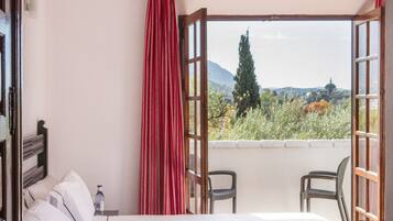 Camera con letto matrimoniale o 2 letti singoli | 1 camera, minibar, postazione laptop, Wi-Fi gratuito