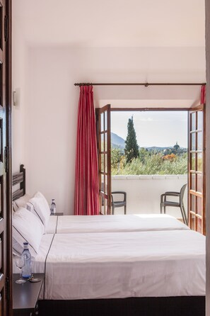 Double or Twin Room | Minibar, laptop workspace, free WiFi, bed sheets - TUGASA Hotel Las Truchas (El Bosque)