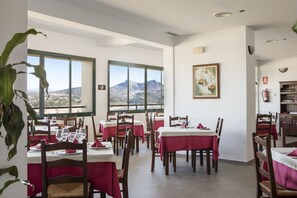 Restaurant - TUGASA Hotel Arco de la Villa (Zahara de la Sierra)
