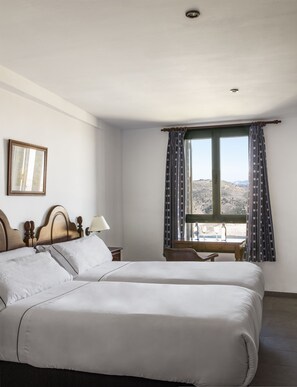 Double Room | 1 bedroom, desk, bed sheets