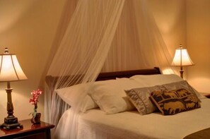 Superior, One Queen Bed | Premium bedding, pillow-top beds, minibar, in-room safe - Casa Isabella (Escazu)