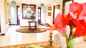Interior entrance - Casa Isabella (Escazu)